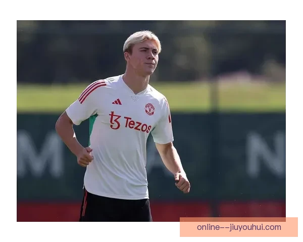 曼联官方宣布霍伊伦德正式加入全队对抗赛训练